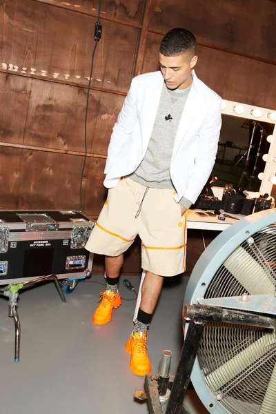 Look 15
